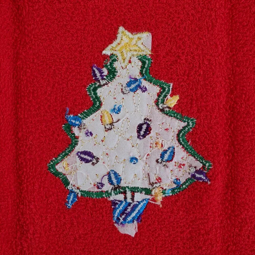 Christmas Holiday Fringe Fingertip Towels 3 Green 1 Red Applique Tree & Ornament
